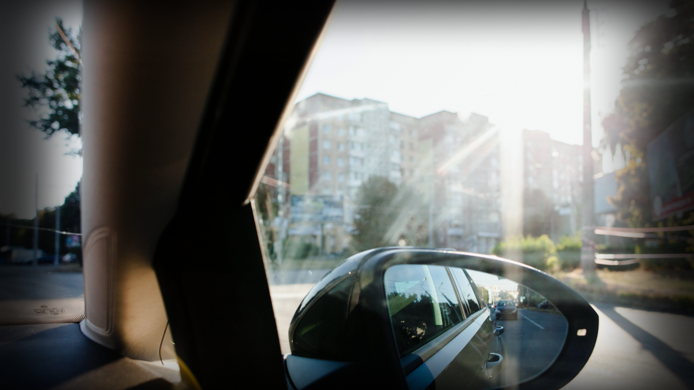 Vista de dentro do carro, para falar sobre sinais de glaucoma